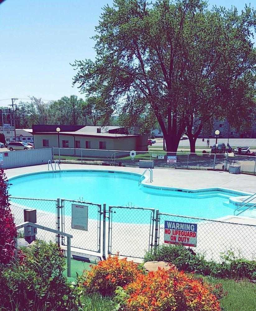 Campus Inn Baraboo Exterior foto